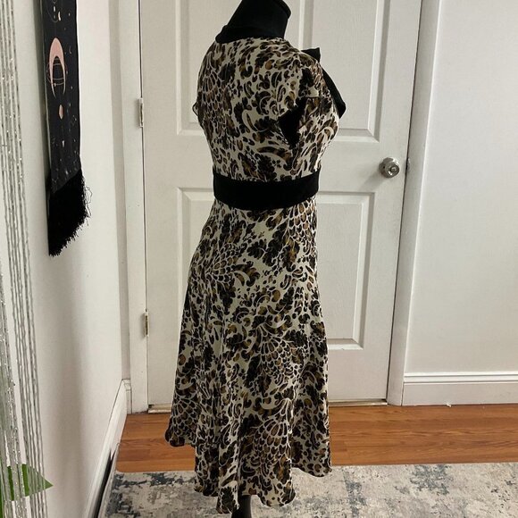Diane Von Furstenberg  Animal Print A-Line Dress Short Sleeve Size 6 Brown - Picture 2 of 4